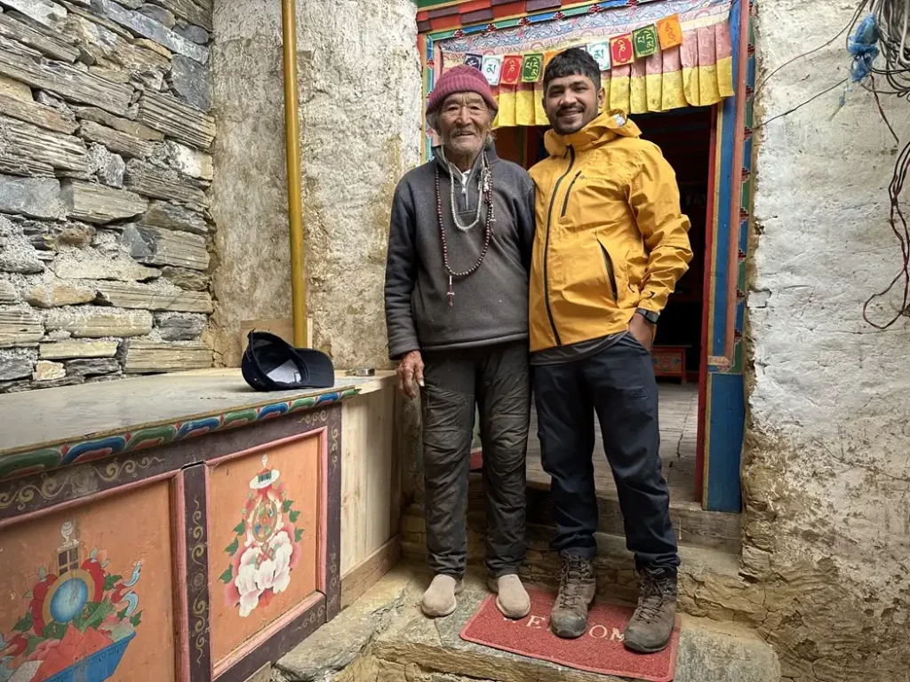 Larke Pass: Manaslu Circuit Trek 