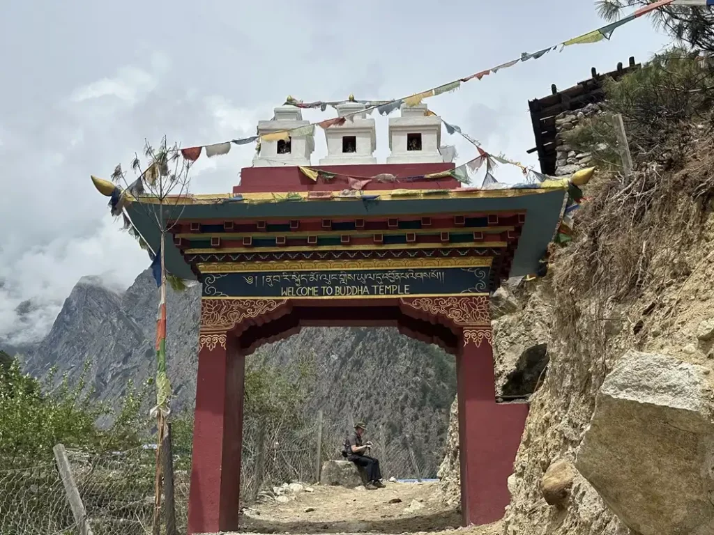 Li Gaon- Manaslu Circuit Trek 