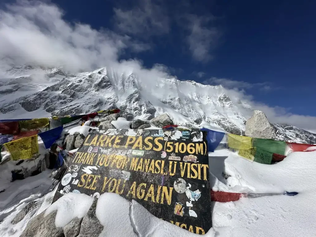 Larke Pass: Manaslu Circuit Trek 