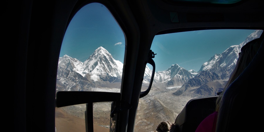 Fly to Everest with helicopter 